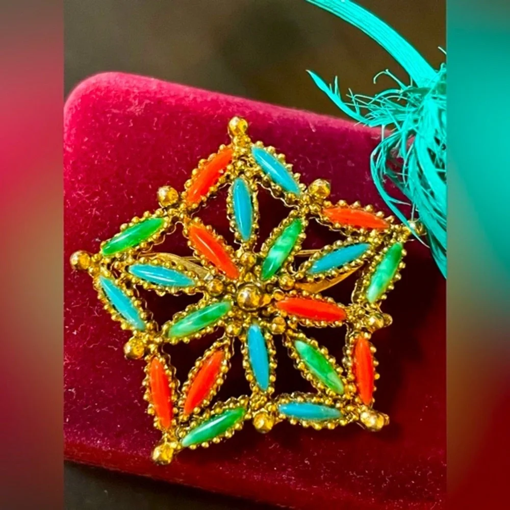 Vintage Five Point Gold Star Brooch - Picture 1 of 6